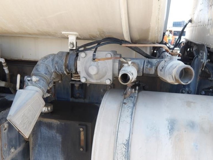 2006-international-5600i-water-truck-image-16