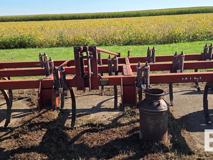 international-55-chisel-plow-image-2