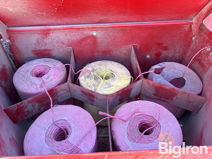 massey-ferguson-hesston-1840-small-square-baler-&-hoelscher-accumulator-image-16