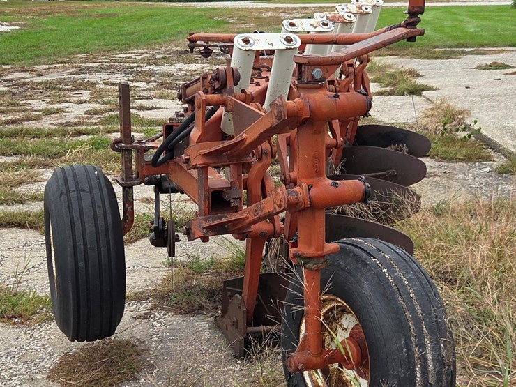 international-720-plow-image-6