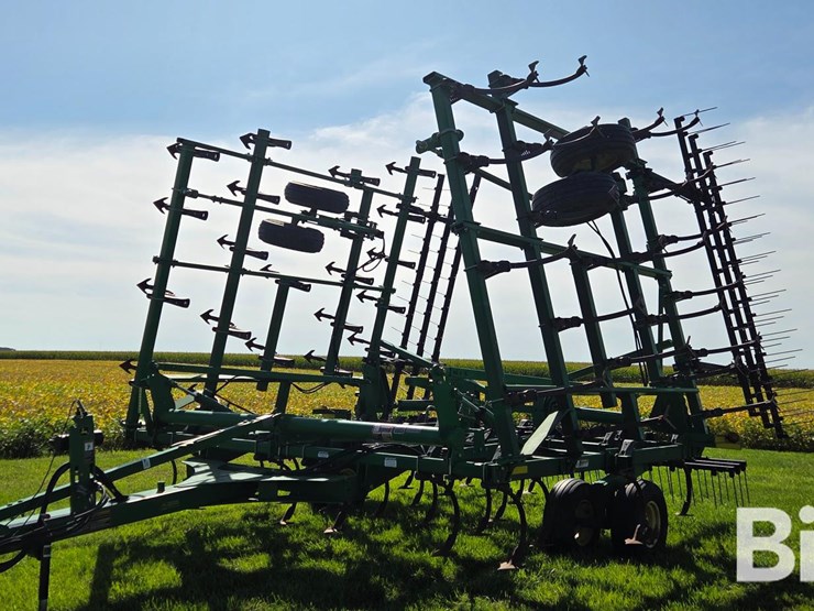 2011-john-deere-2210-field-cultivator-image-1