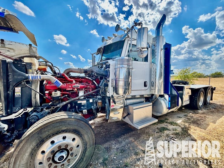2019-peterbilt-389-t/a-winch-truck-w/-day-cab-image-12