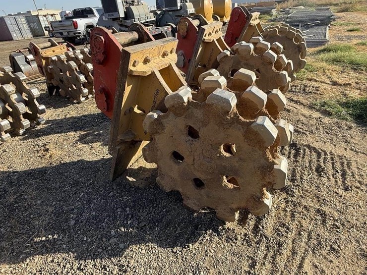 cat-24"-excavator-compaction-wheel-image-2