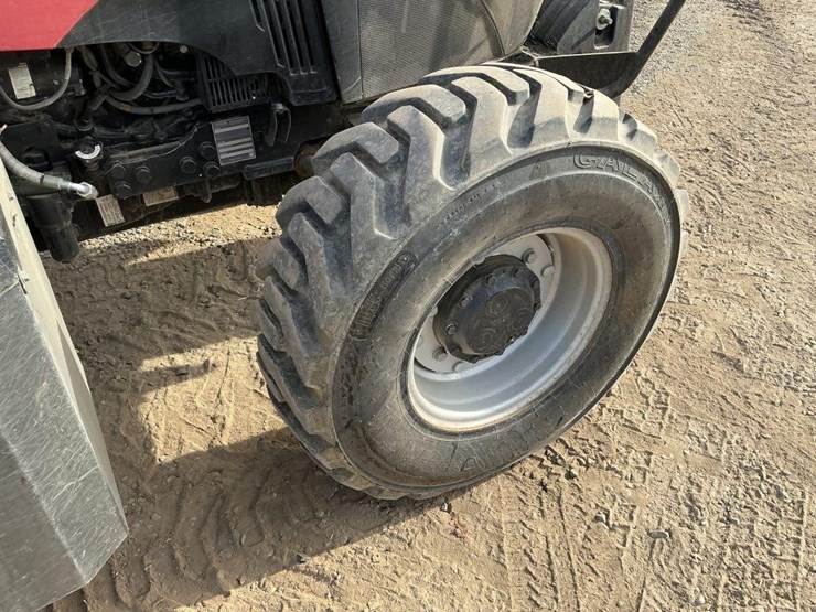 case-ih-120c-tractor,-mfwd,-1-owner-image-17