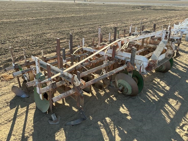 custom-3-pt-3-row-60"-cultivator-image-3