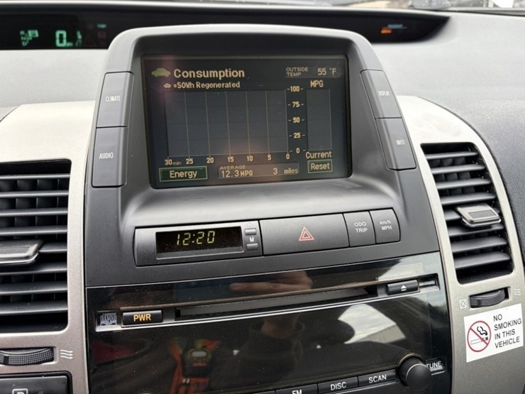 2009-toyota-prius-hybrid-sedan-image-35