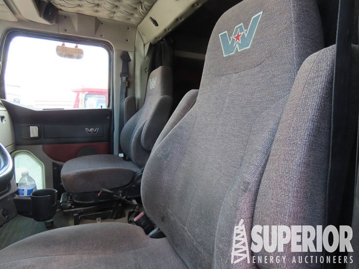 2015-western-star-4900-t/a-truck-tractor-w/sleeper-image-9