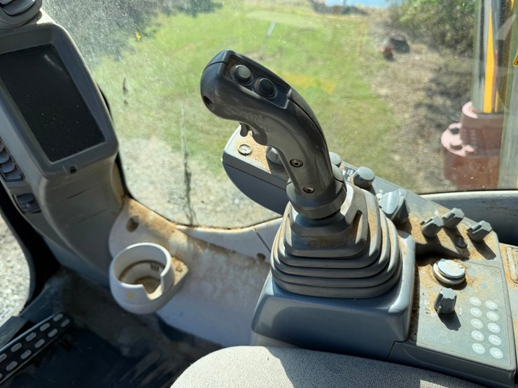 #4098-•-2015-john-deere-870g-lc-excavator-image-151