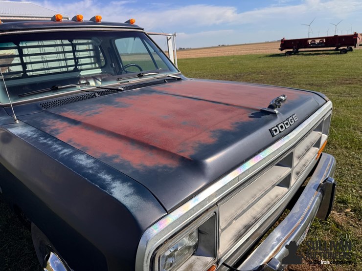 1989-dodge-d300-d350-pickup-truck-image-17