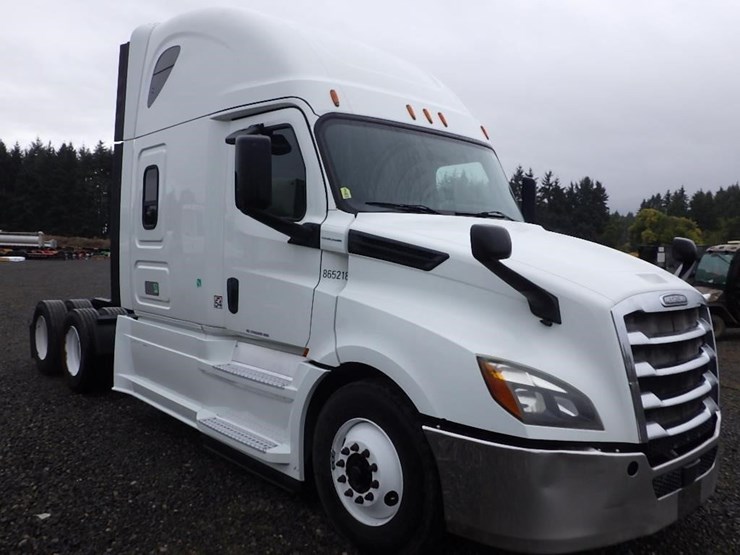 2019-freightliner-cascadia-3-axle-sleeper-truck-image-7
