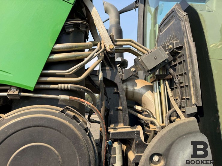 2011-john-deere-8335r-tractor-image-82