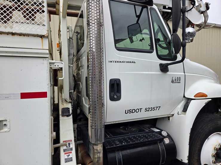 #2-•-2005-international-4400-truck---2005-international-pole-truck-/-vin:-1htmkaan35h167251-/-55,644-miles-image-16