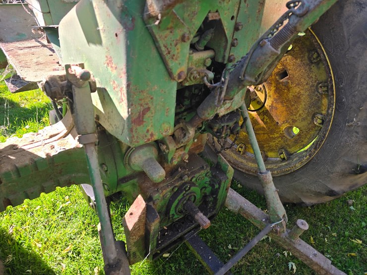 john-deere-3010-image-6