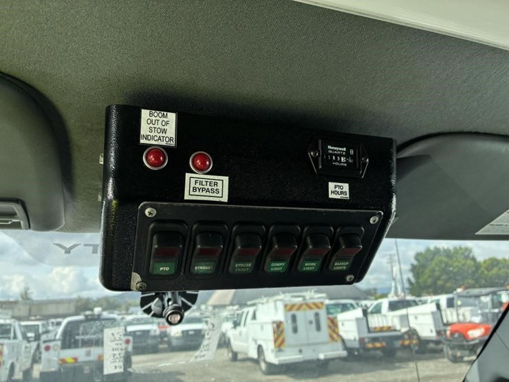2013-ford-f550-image-21