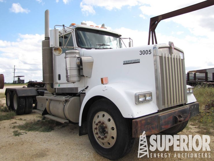2007-kenworth-w900l-t/a-day-cab-haul-truck-image-2