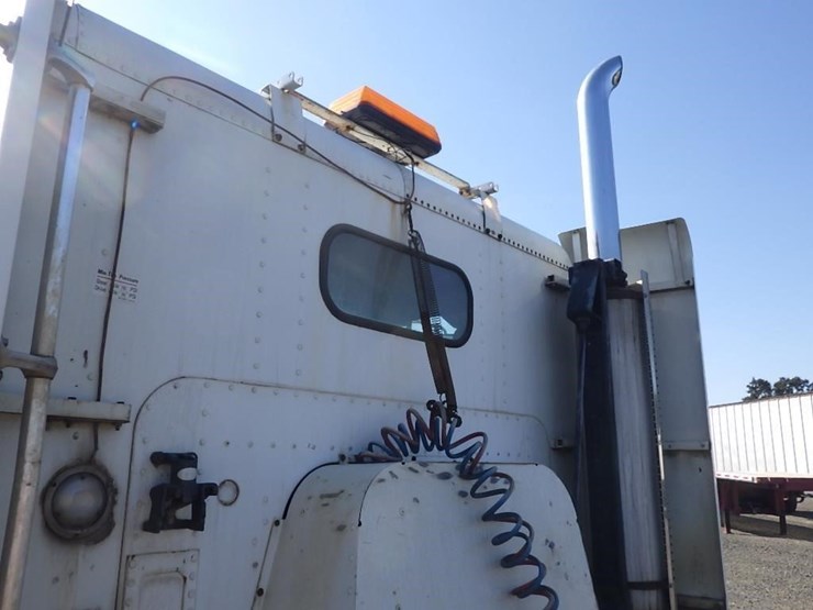 1991-freightliner-fla086-24'-3-axle-cab-&-chassis-image-19