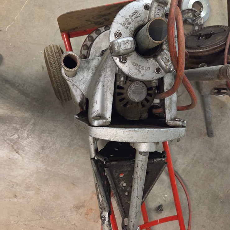 #37 • Rigid 300 pipe threader with hand truck