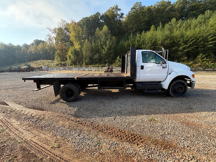 #4552-•-ford-f-650-flatbed-truck-image-6