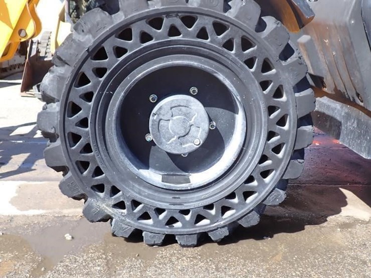 2018-jcb-509-42-telescopic-reach-forklift-image-11