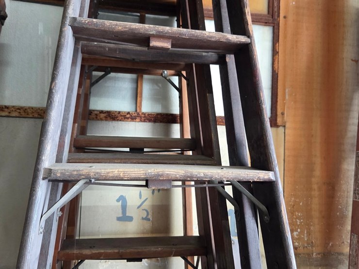 #21-•-(3)-8-ft-wooden-step-ladders-image-4