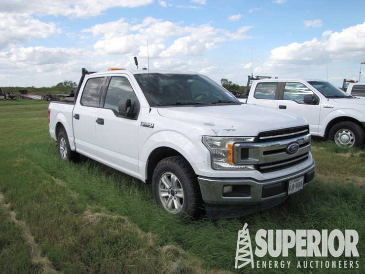 2018-ford-f-150-xlt-crew-cab-pickup-image-2
