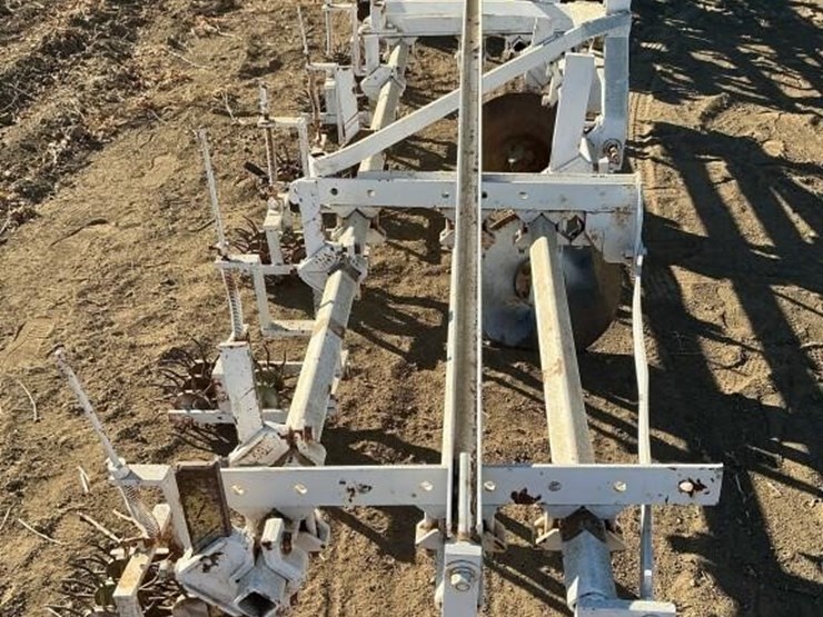 custom-3-pt-3-row-60"-bed-scratcher-image-6
