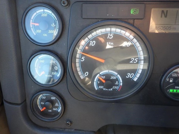 2017-freightliner-cascadia-3-axle-truck-tractor-image-37