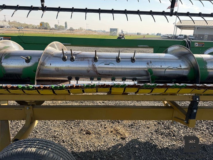 2021-john-deere-635f-header-image-29