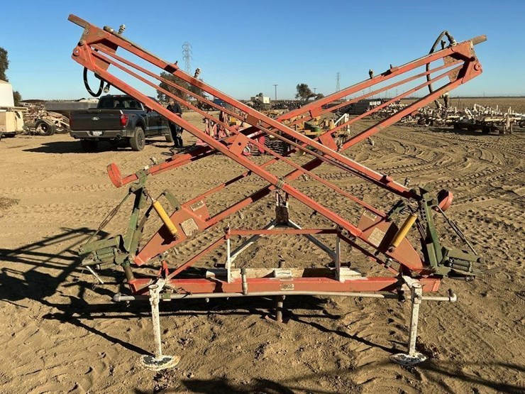 rmco-40'-3-pt-x-fold-spray-boom-attachment-image-3