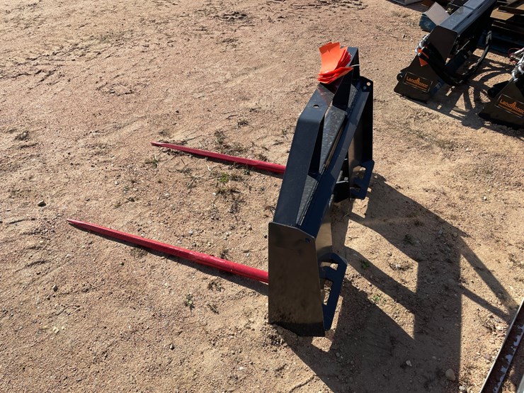 #4102-•-landhonor-skid-steer-bale-spear-attachment-image-4