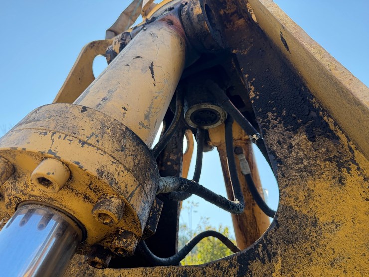 #4098-•-2015-john-deere-870g-lc-excavator-image-25