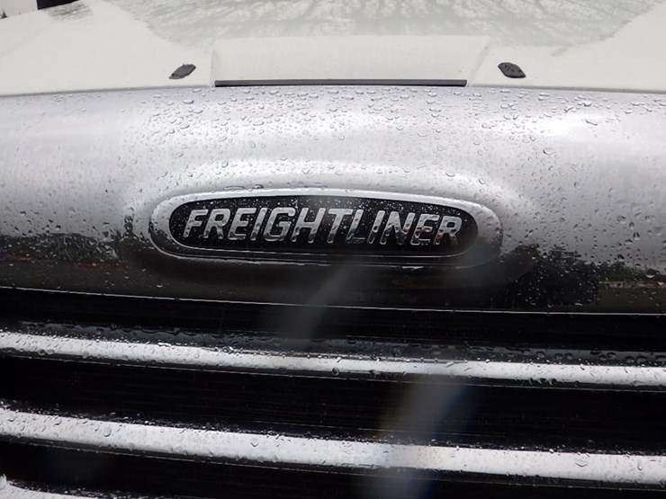 2018-freightliner-cascadia-3-axle-sleeper-truck-image-9