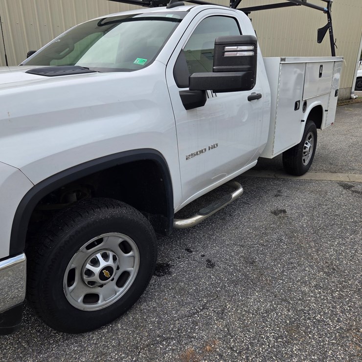 #6 • 2022 Chevrolet 2500 Service Truck / VIN: 1GBOWLE71NF140105 / 68.050