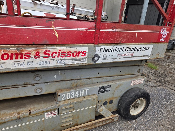 #12-•-mec-boom-scissor-lift-/-model:-2034ht-/-hours-not-known-image-5