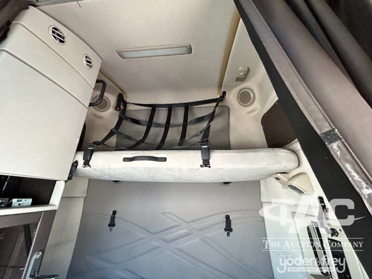 2014-volvo-vnl-image-10