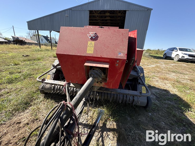massey-ferguson-hesston-1840-small-square-baler-&-hoelscher-accumulator-image-2