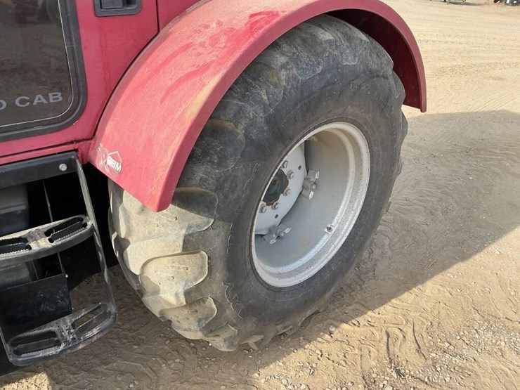 case-ih-120c-tractor,-mfwd,-1-owner-image-19