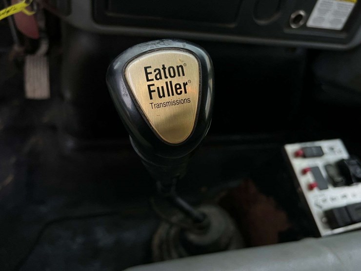 2007-international-7400-tandem-axle-dump-truck-(181,761-miles)-image-16
