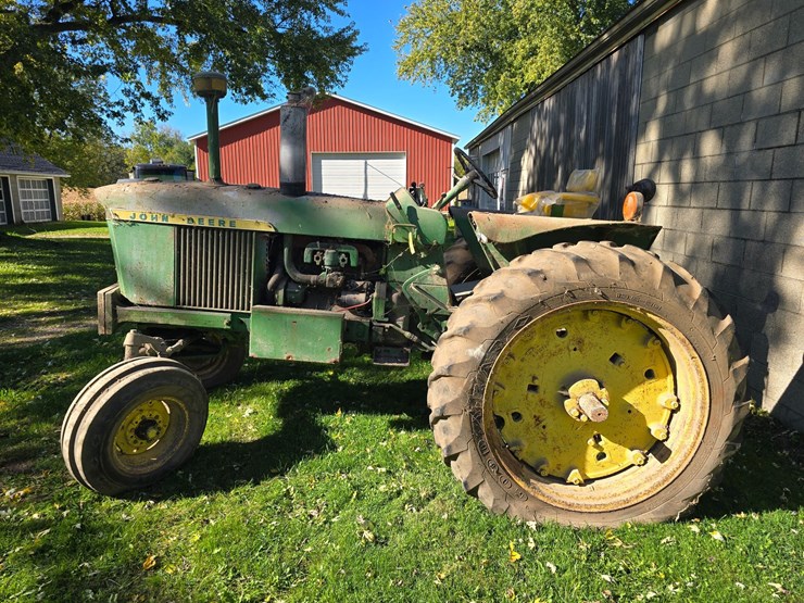 john-deere-3010-image-2