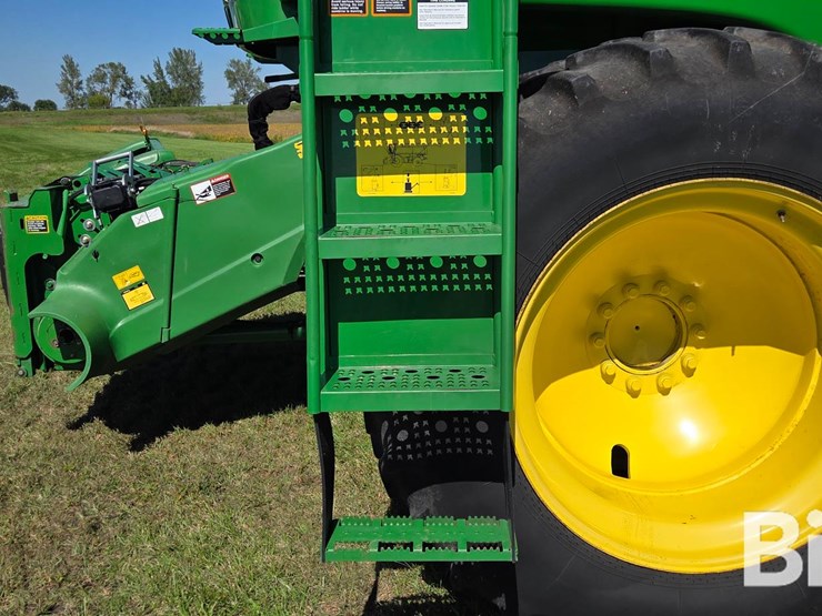 2010-john-deere-9670-sts-combine-image-16