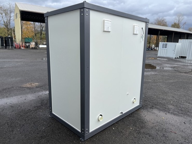 2026-bastone-double-stall-portable-toilet-image-3