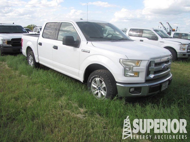 2017-ford-f-150-xlt-crew-cab-pickup-image-2