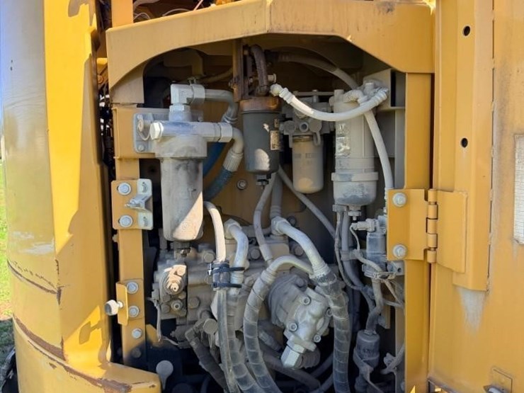 2015-caterpillar-314e-lcr-image-11
