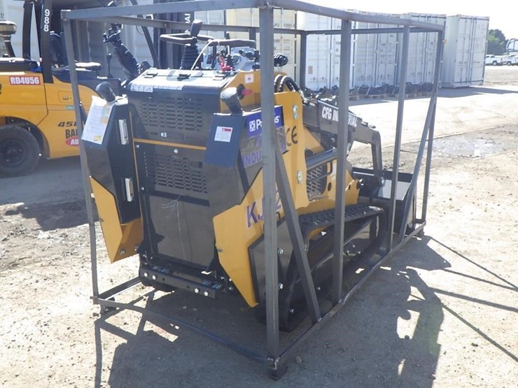 2026-cfg-kjt27-skid-steer-loader-image-3