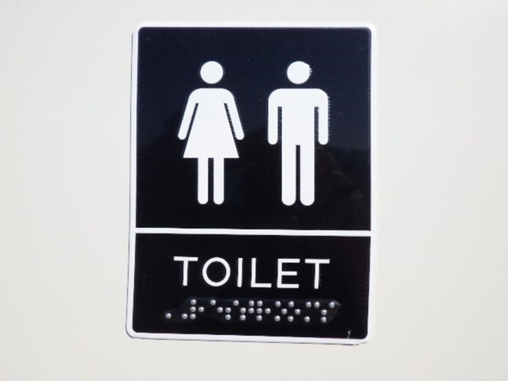 double-stall-portable-toilet-image-5