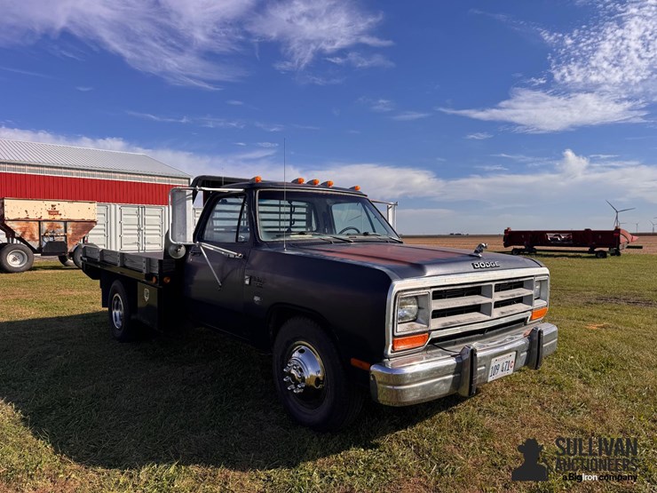 1989-dodge-d300-d350-pickup-truck-image-3