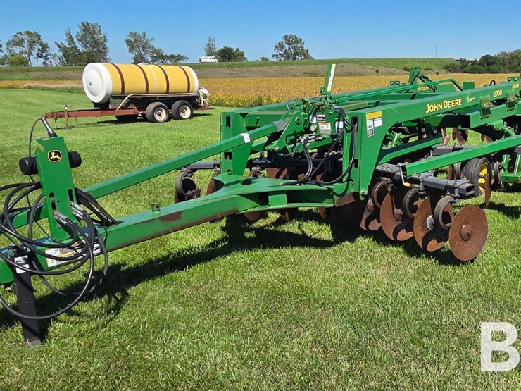 2010-john-deere-2700-mulch-ripper-image-1
