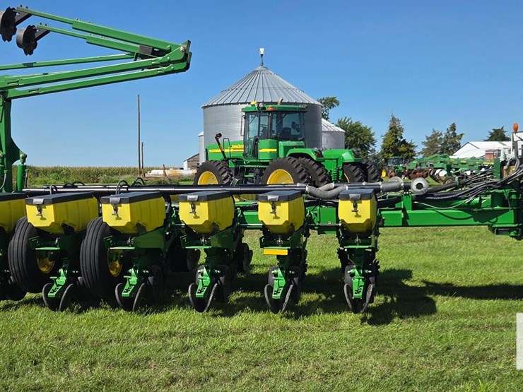 2005-john-deere-1770nt-planter-image-8