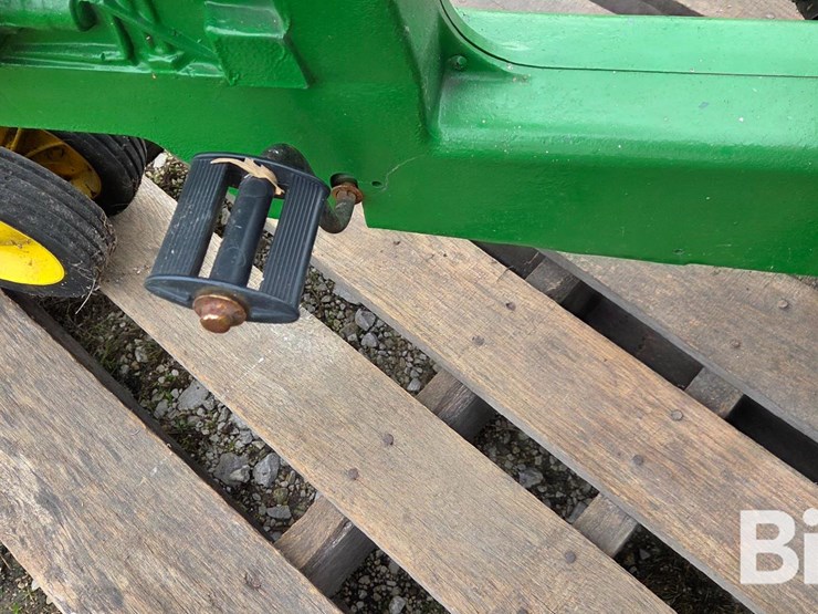 john-deere-pedal-tractor-image-11