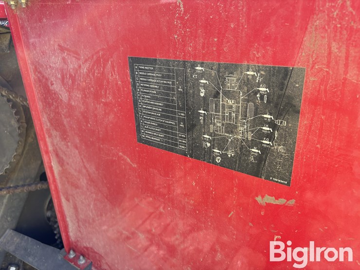 massey-ferguson-hesston-1840-small-square-baler-&-hoelscher-accumulator-image-9